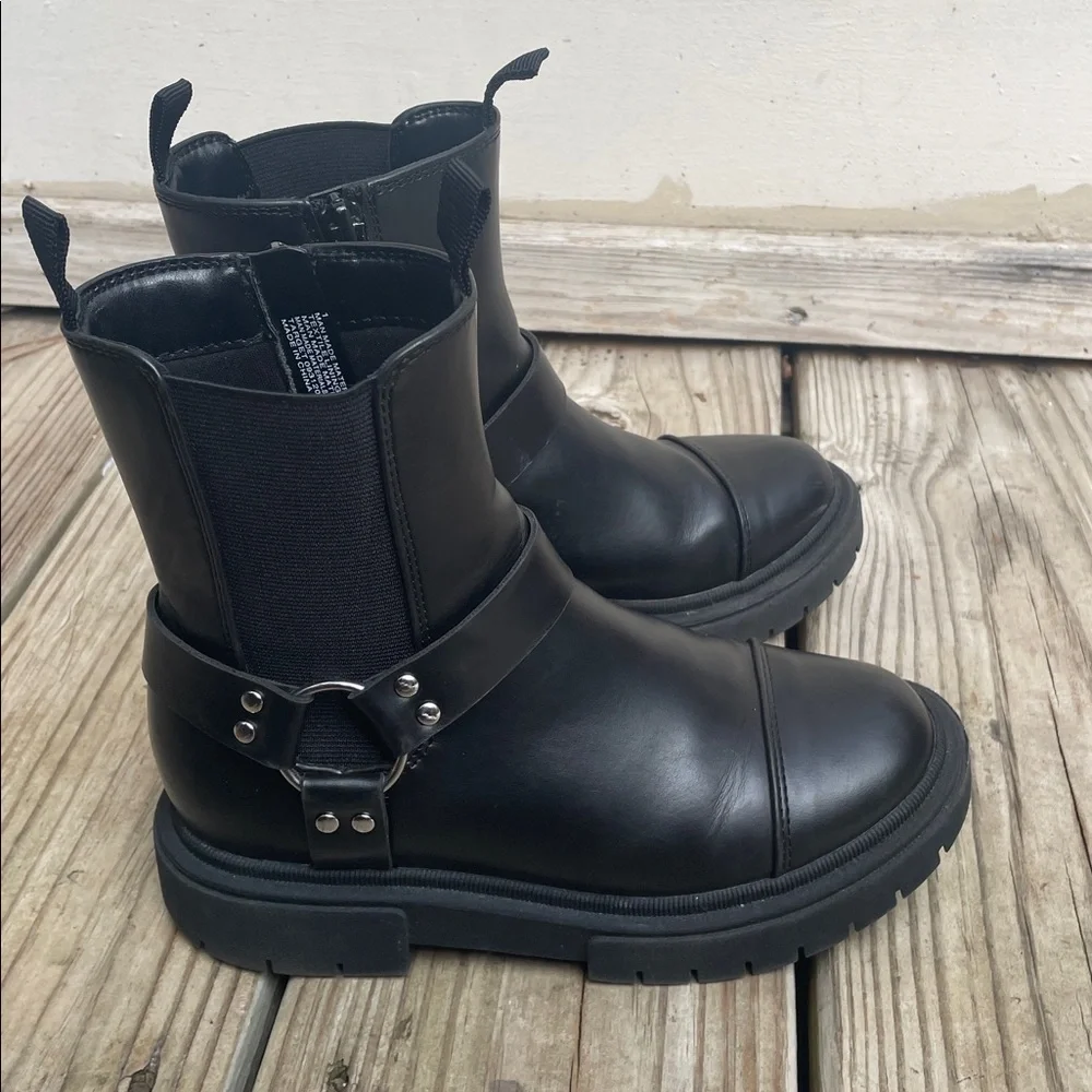 Art Class KIDS Black Harness Chelsea Boots Lug Sole Size 1
